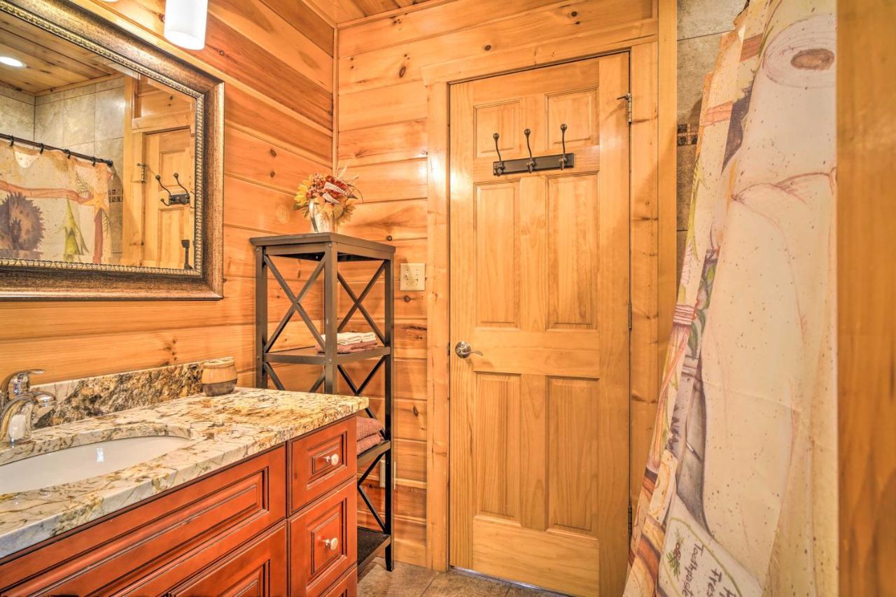 Pigeon Forge Cabin Sauna, Saltwater Pool And Views! Sevierville Eksteriør billede